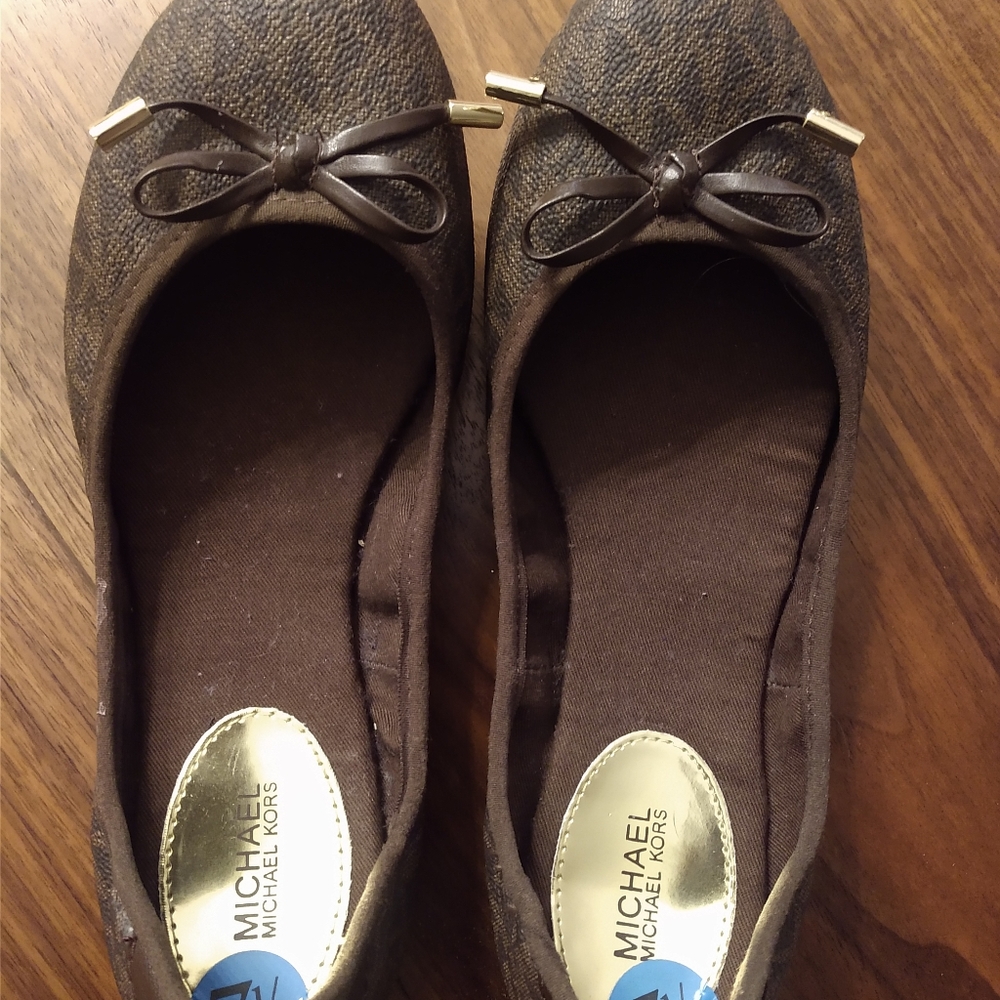Michael Kors Logo ballet flat shoes with bow-size 7 1/2 EUC Like New